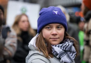 Greta Thunberg et des militants pour le climat bloquent Oslo
