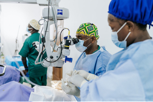 Chirurgie oculaire gratuite au Togo
