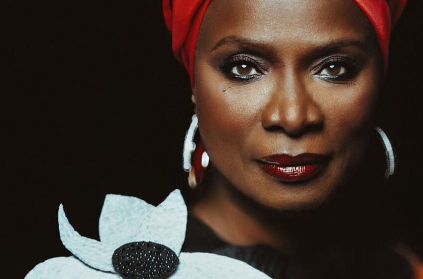  Los Angeles : Angélique Kidjo entre dans l’histoire en décrochant son étoile sur le Walk of Fame