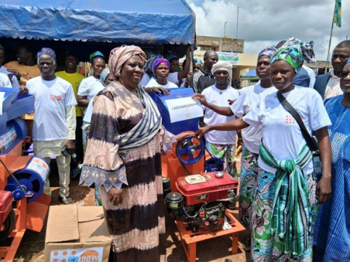 Togo: équipements agricoles offerts aux femmes de Mô